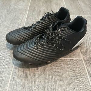 Youth soccer cleats